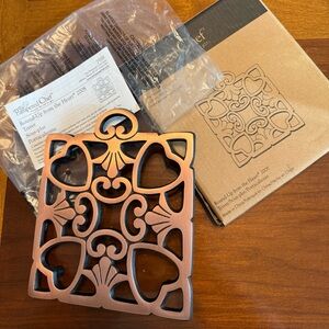 Pampered Chef. Decorative copper finish metal Trivet with Heart Design. NIB